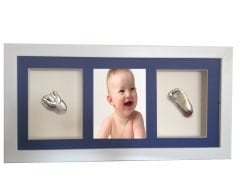 Beyaz çerçeveli, resimli, 3 bölmeli bebek el-ayak izi heykeli seti Gümüş rengi - Mavi renkli paspartu