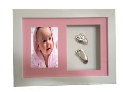 Beyaz çerçeveli resimli bebek el-ayak izi heykeli seti Gümüş rengi - Pembe renkli paspartu