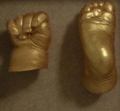 3 boyutlu bebek el ve ayak izi heykeli seti Altın rengi