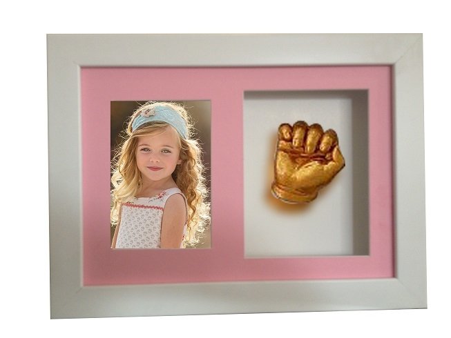 Beyaz çerçeveli, resimli çocuk el izi heykeli seti Altın rengi - Pembe renkli paspartu