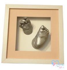 Beyaz çerçeveli bebek el ve ayak izi heykeli seti Gümüş rengi - Pembe renkli paspartu