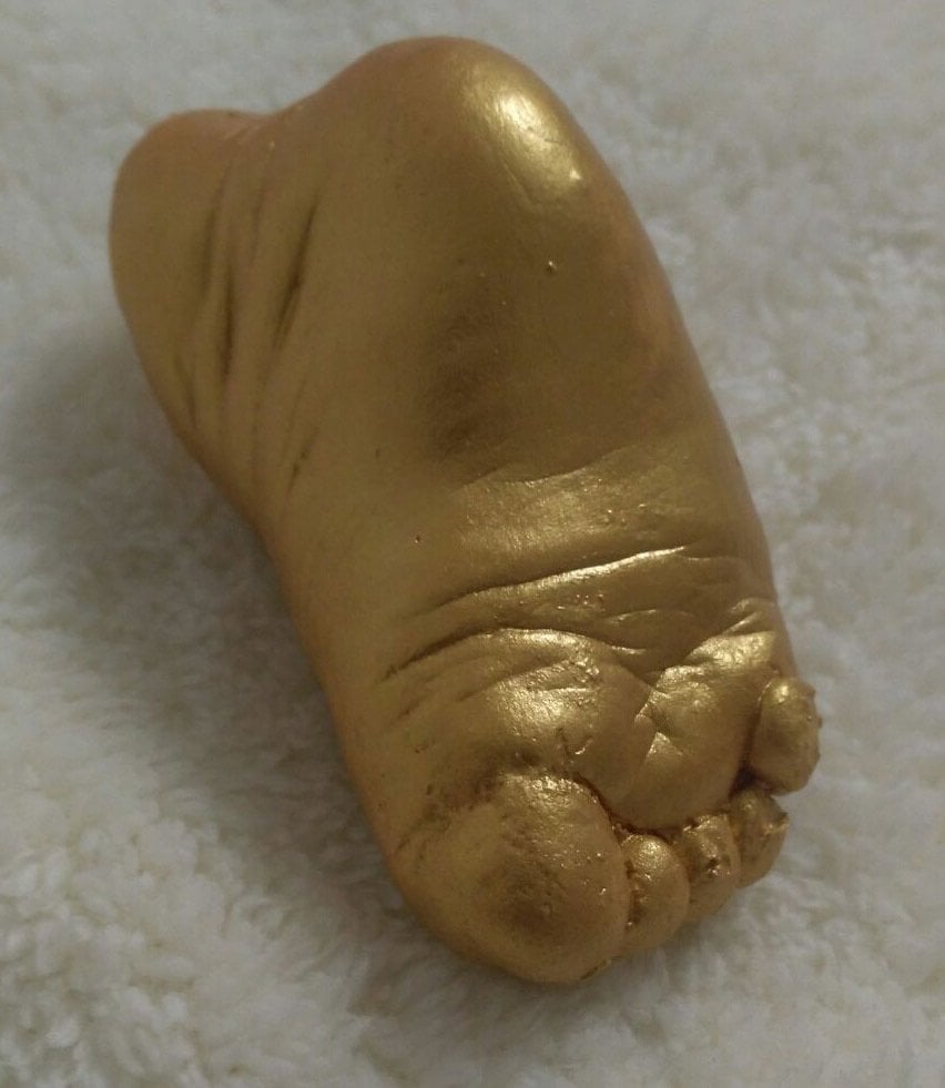 3 boyutlu bebek 2 adet ayak izi heykeli seti Altın rengi