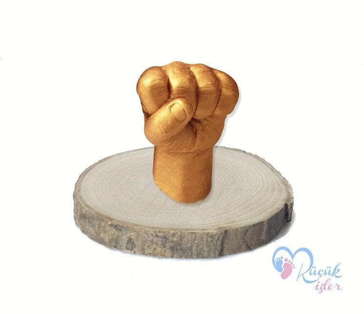 Ahşap stand'lı 3 boyutlu çocuk el izi heykeli seti Altın rengi