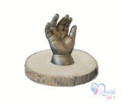 Ahşap stand'lı 3 boyutlu bebek el izi heykeli seti Gümüş rengi