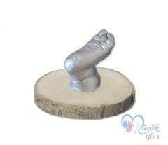 Ahşap stand'lı 3 boyutlu bebek ayak izi heykeli seti Gümüş rengi