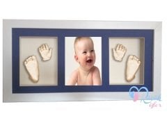 Çerçeveli, resimli, 3 bölmeli bebek 2 el-2 ayak izi heykeli seti Ten rengi - Mavi renkli paspartu