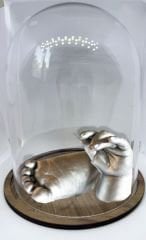 Cam fanuslu 3 boyutlu bebek el ve ayak izi heykeli seti Gümüş rengi